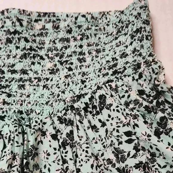 ๐ฅ 4 Aeropostale Skirts Size Medium Floral Print/Embroidered ๐ฅ - Picture 2 of 10